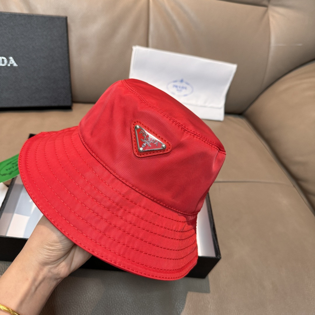 Pra*a bucket hat