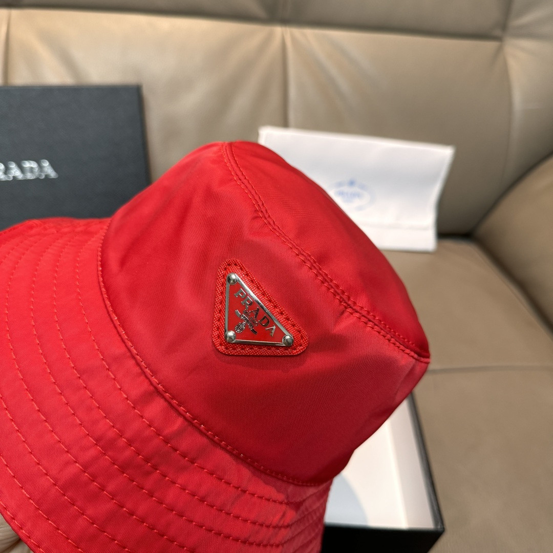 Pra*a bucket hat