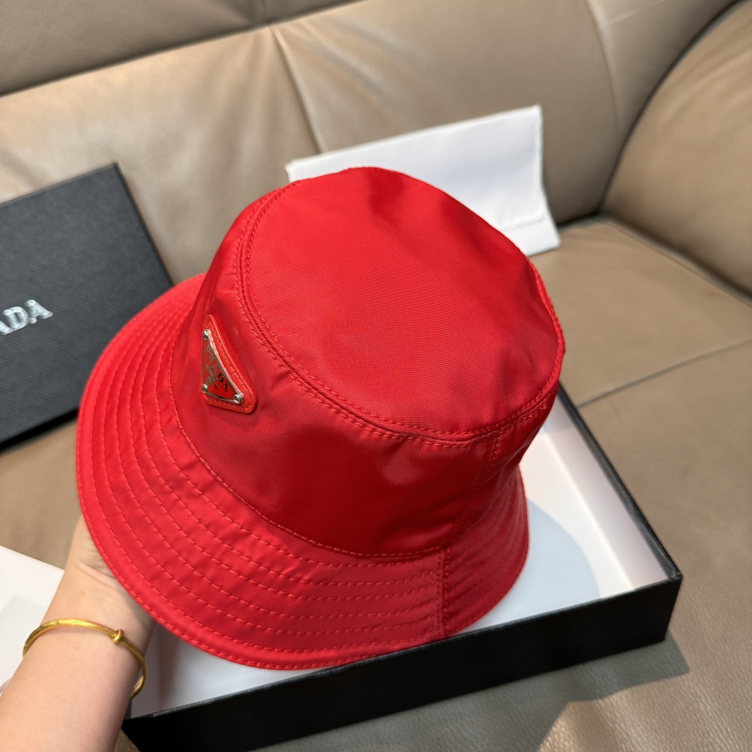 Pra*a bucket hat