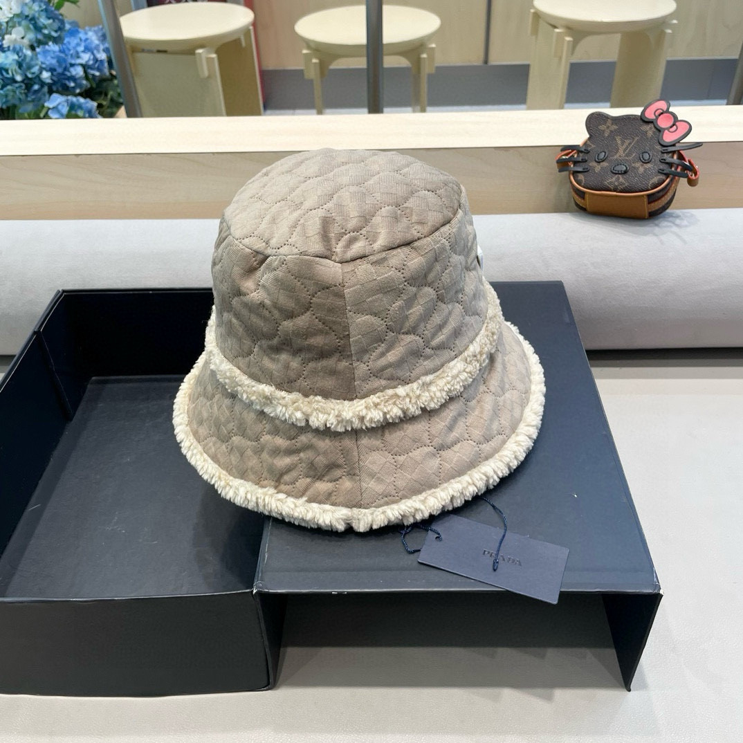 Pra*a bucket hat