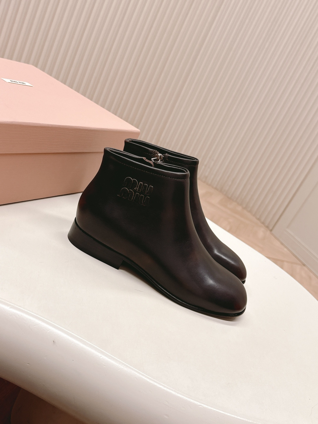ua M1v M1v fumé leather booties