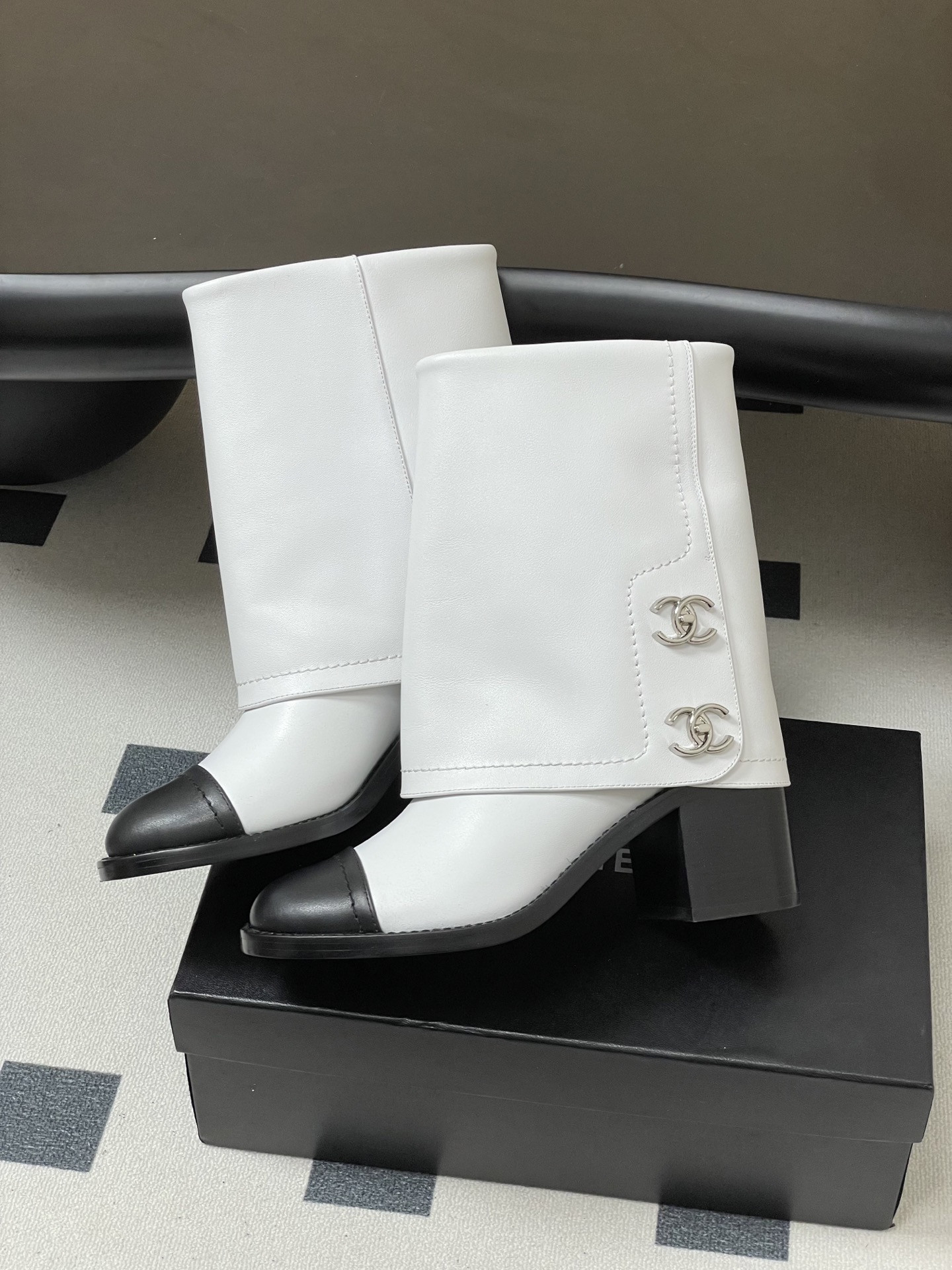 UA Ch**el Short Boots 7cm Heel