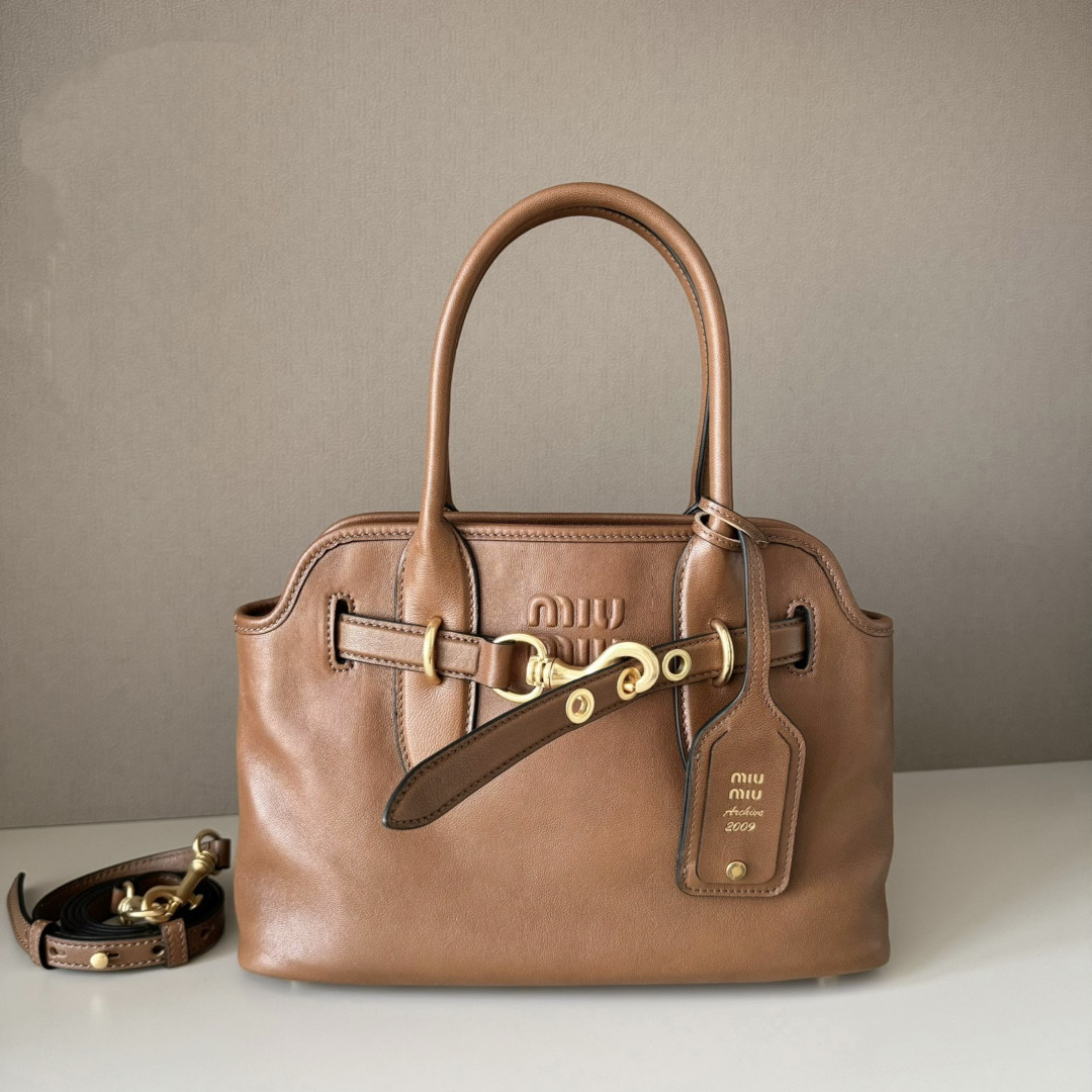 M1v M1v aventure nappa leather handbag 22x30x10cm