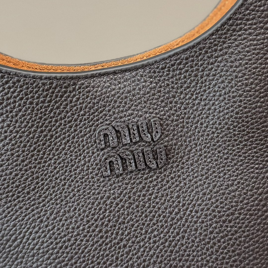 M1v M1v leather bucket bag 18x16x7cm