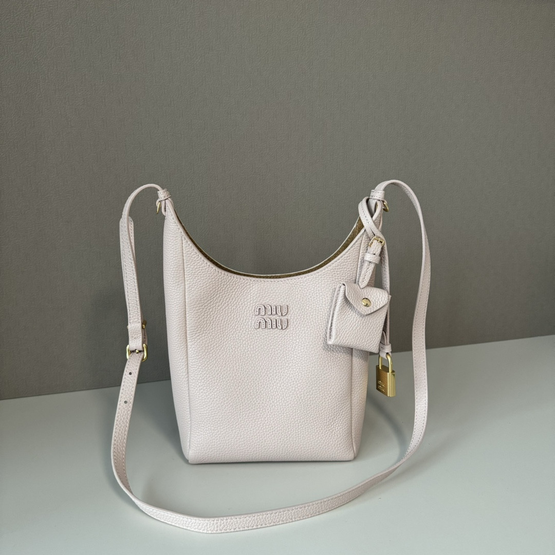 M1v M1v leather bucket bag 18x16x7cm