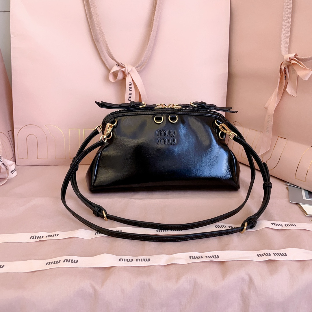 M1v M1v caprice leather clutch 14x24x8.5cm