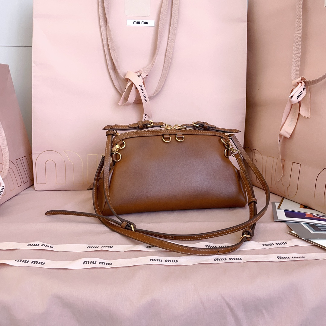 M1v M1v caprice leather clutch 14x24x8.5cm
