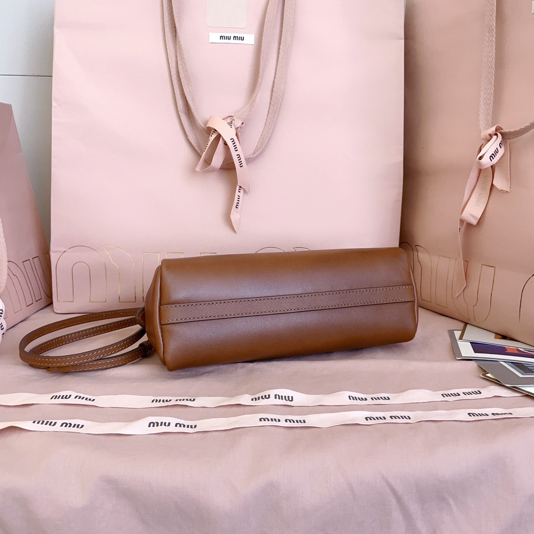 M1v M1v caprice leather clutch 14x24x8.5cm