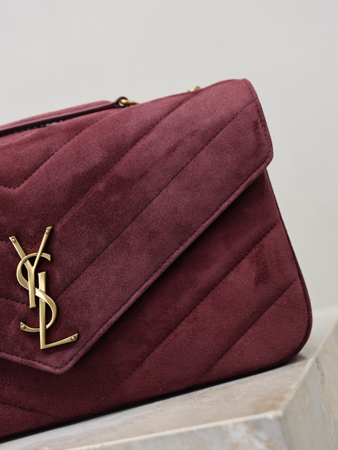 Y51 loulou medium in suede 29x17x8cm