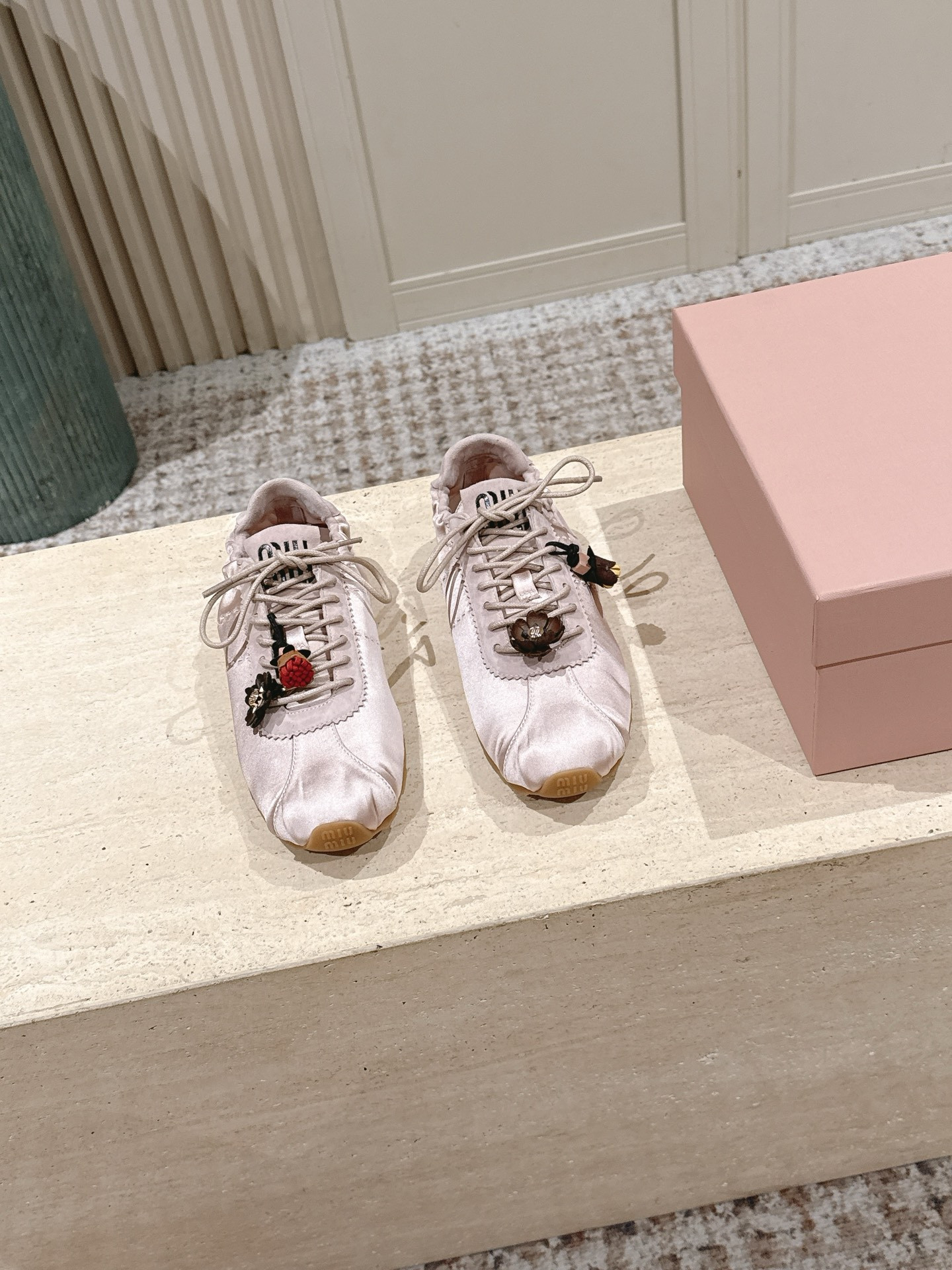 ua M1v M1v plume satin sneakers