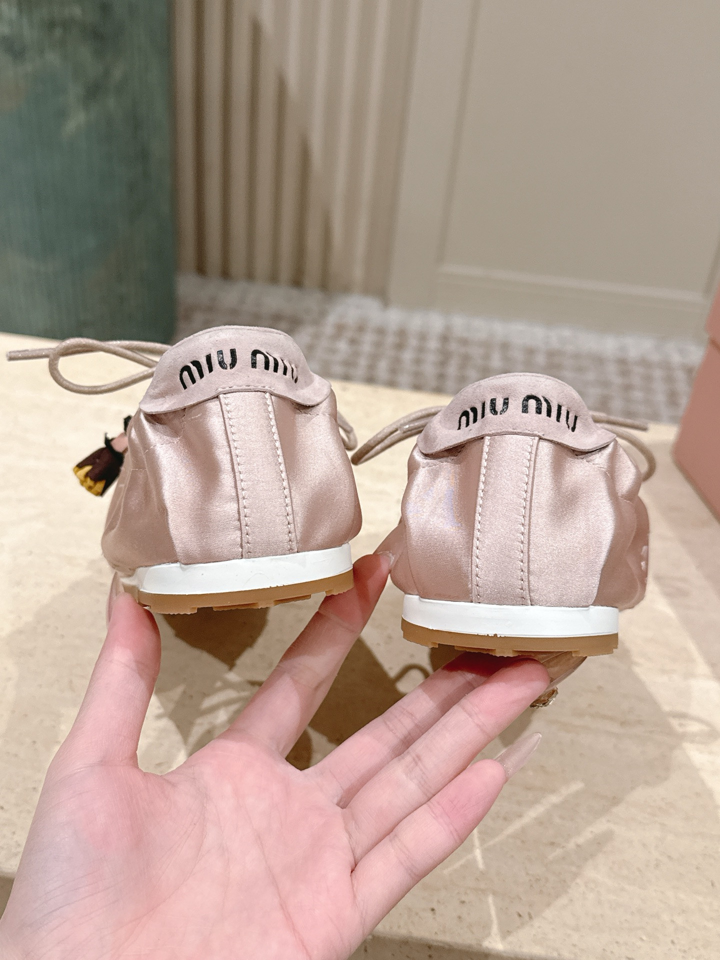 ua M1v M1v plume satin sneakers