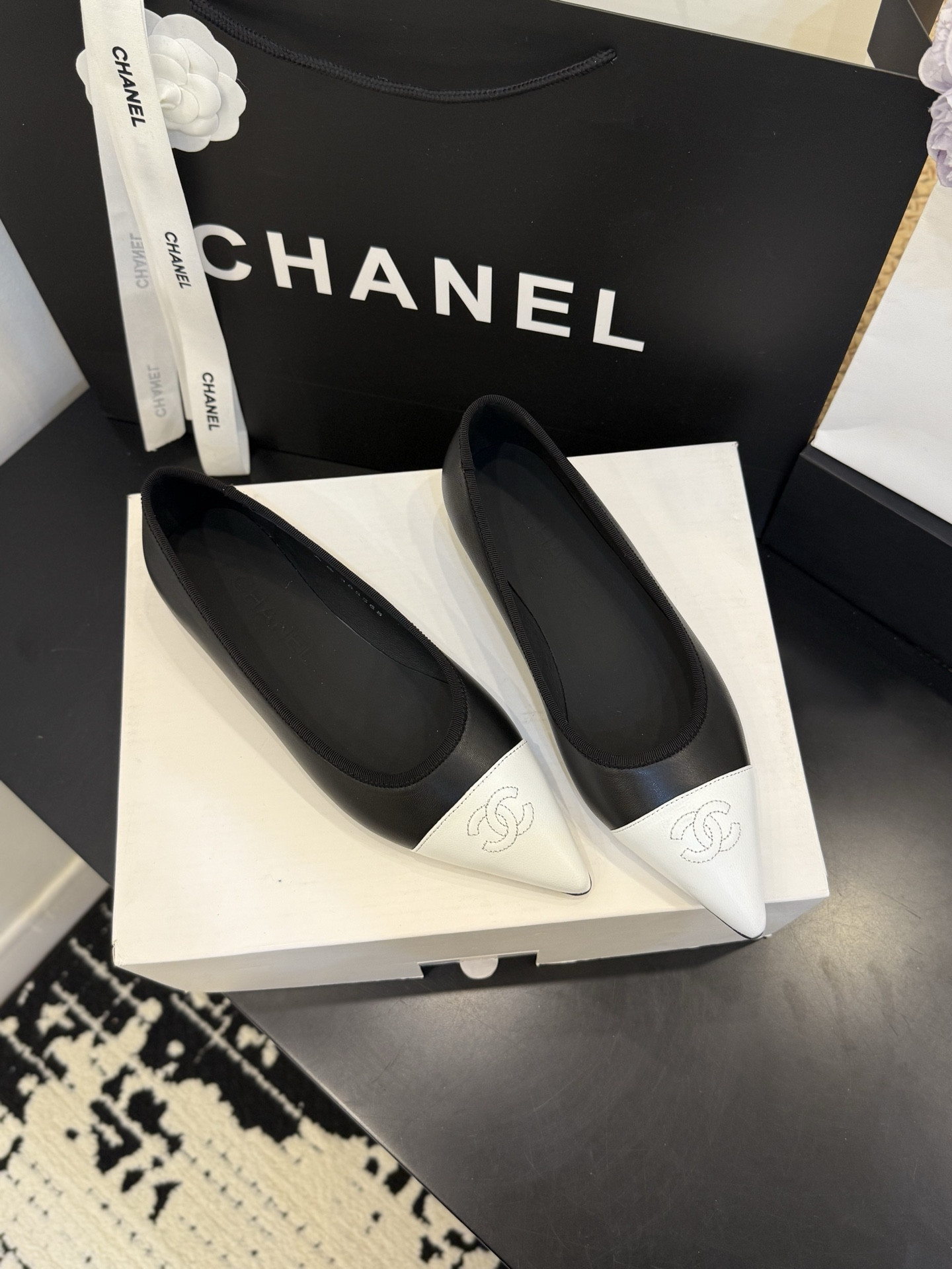 ua Ch**el ballet flats