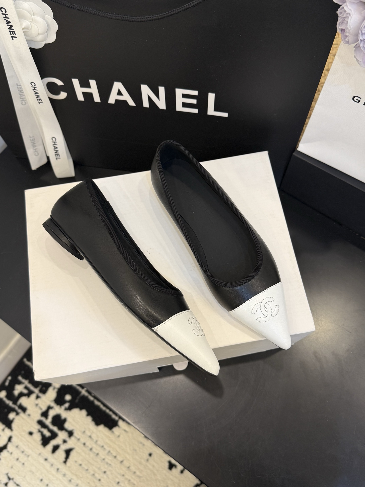 ua Ch**el ballet flats
