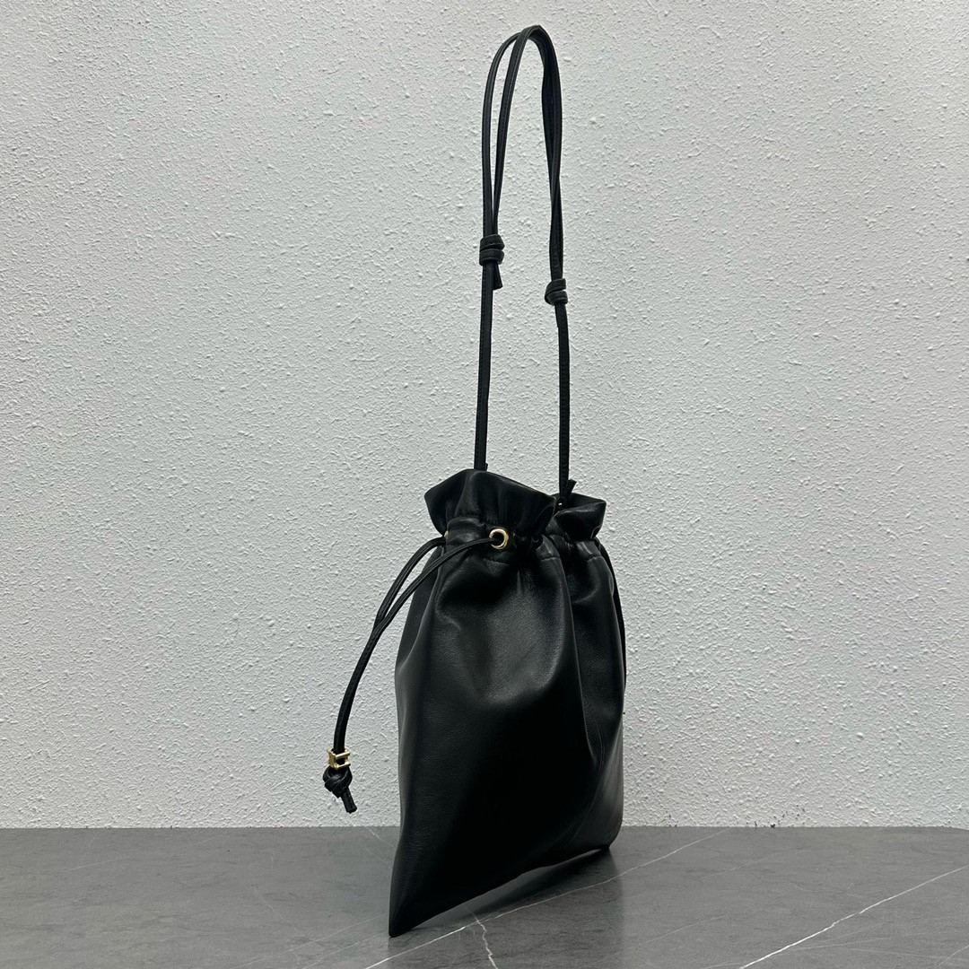Ce1i*e small crystal pouch in lambskin 29x32x0.5cm