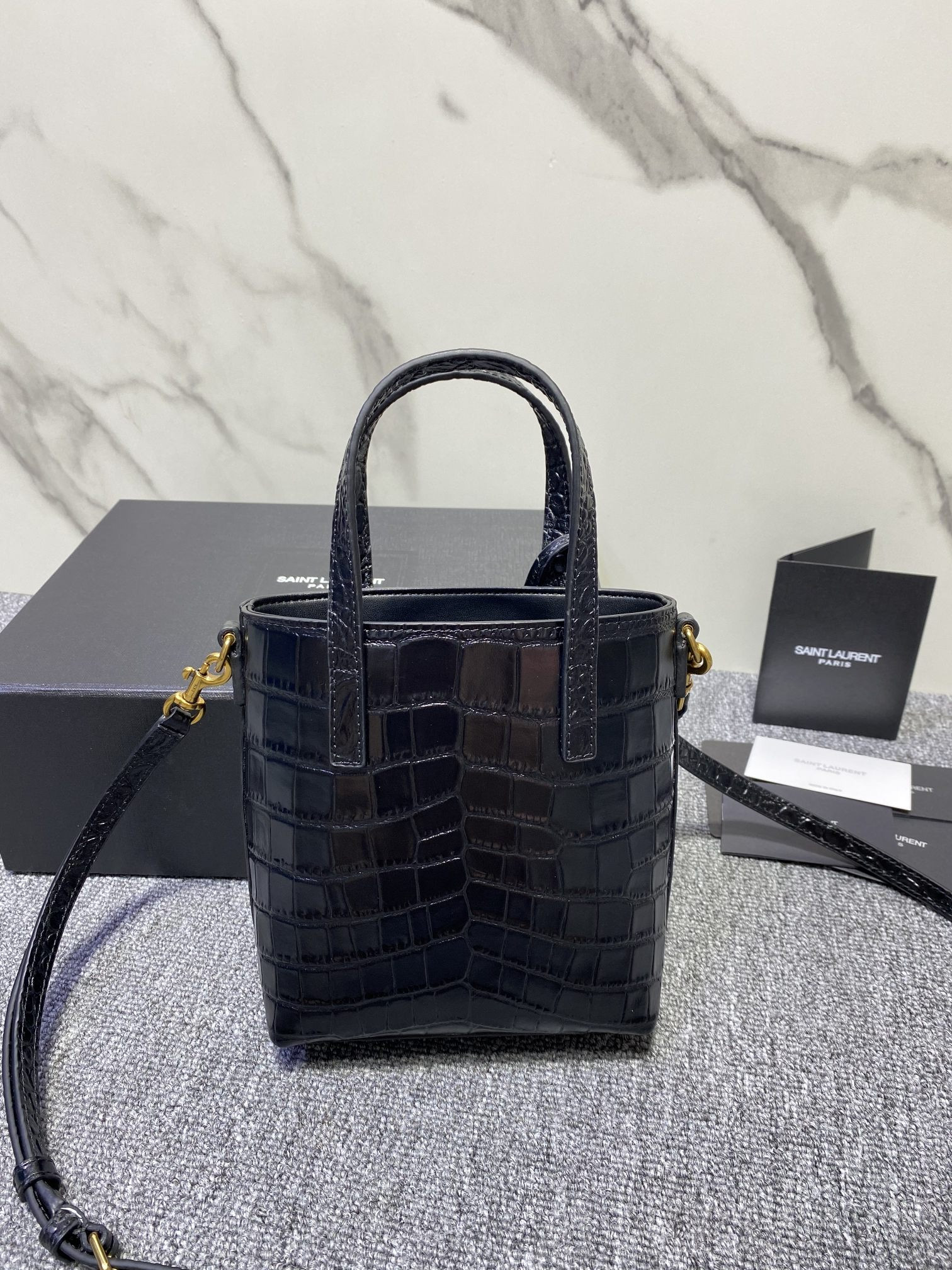 y51 mini toy shopping Sa1nt Lau*nt in crocodile-embossed leather 18x17x8cm