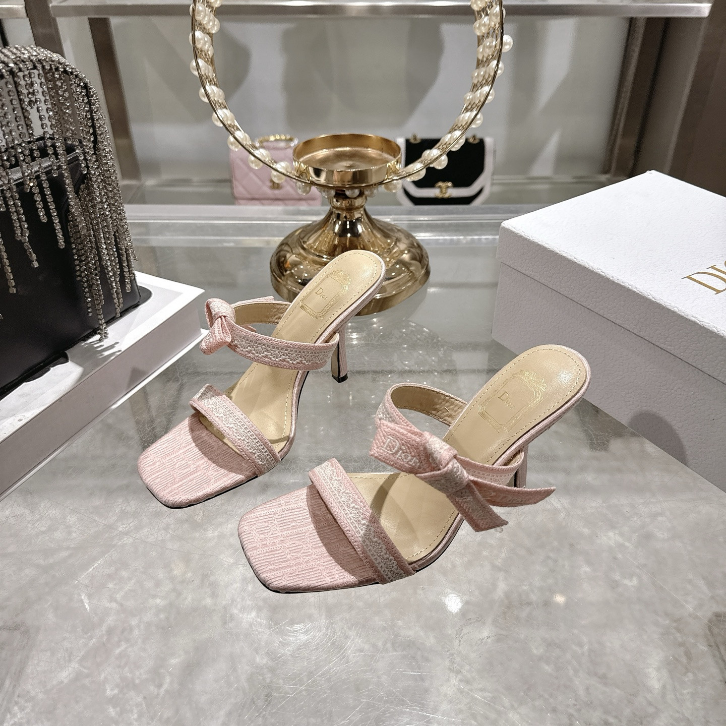 ua D10r heeled sandal