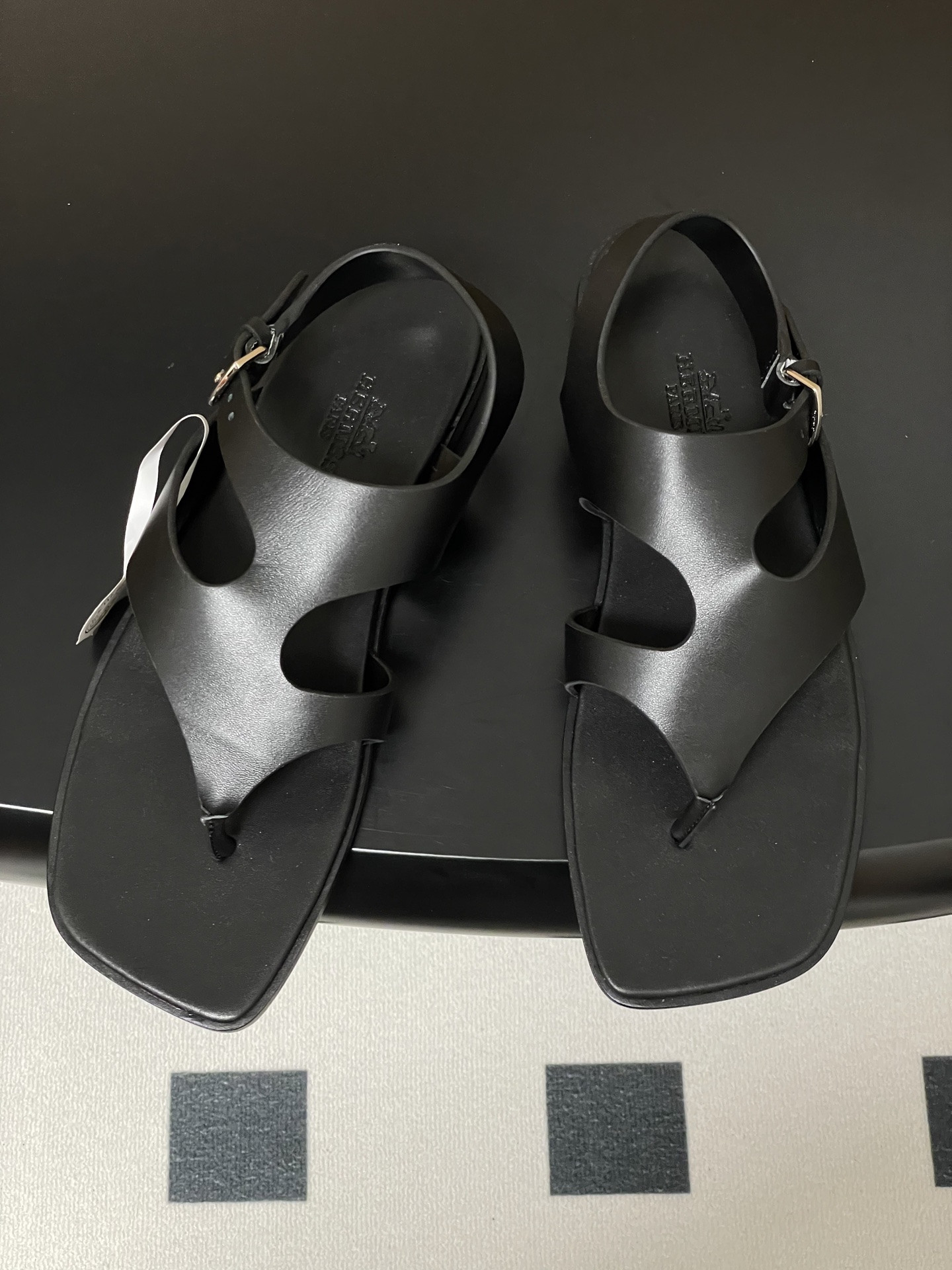 ua H**me5 karen sandal