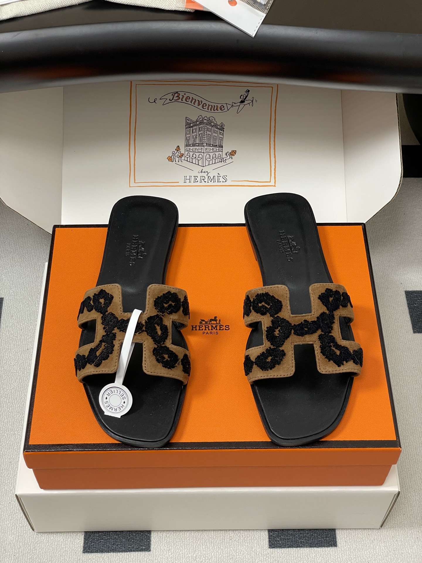 ua H**me5 oran sandal