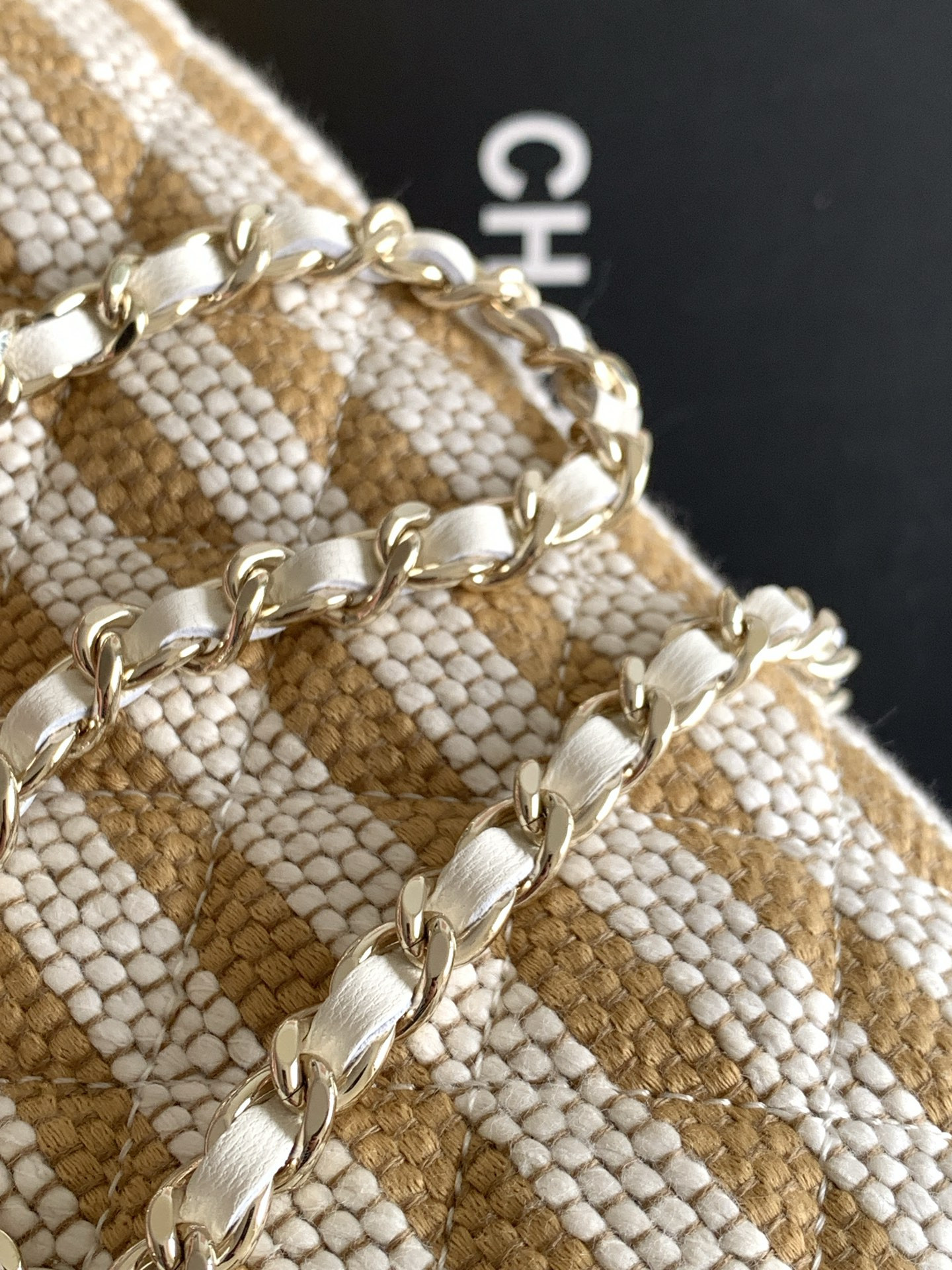 Ch**el clutch with chain 11.5x18.5x11cm