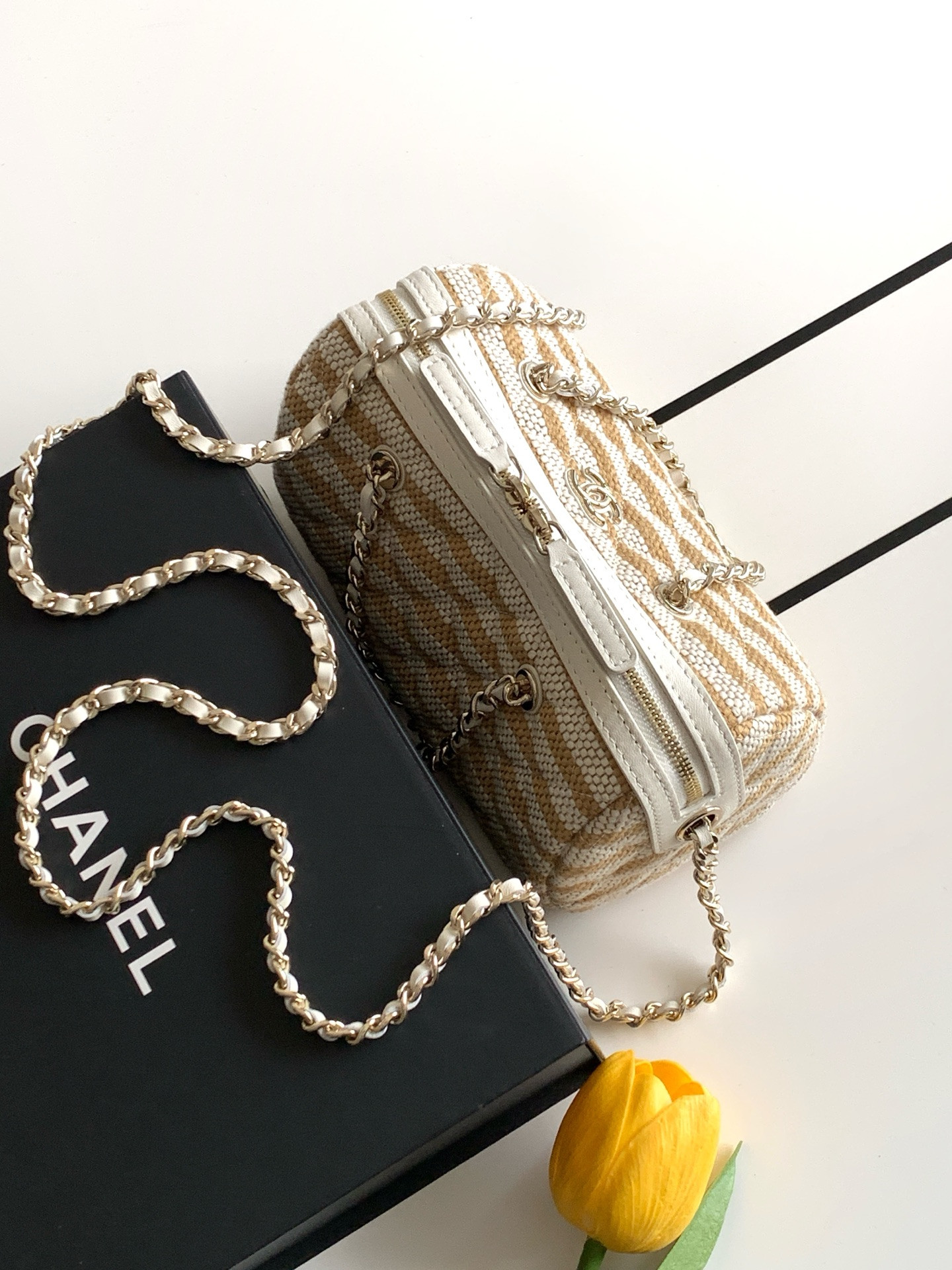 Ch**el clutch with chain 11.5x18.5x11cm
