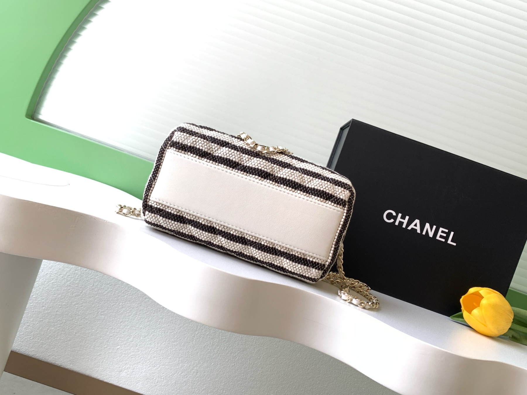 Ch**el clutch with chain 11.5x18.5x11cm