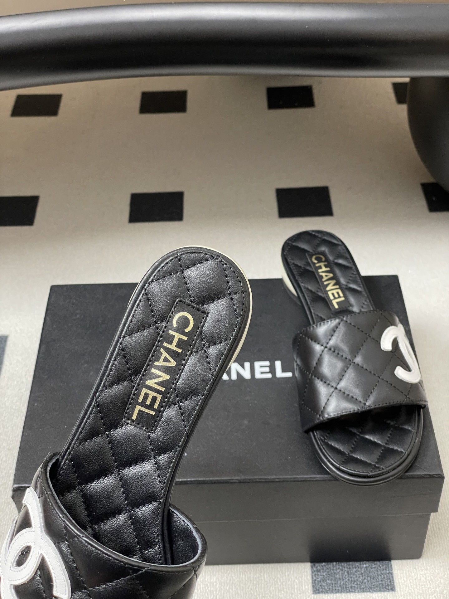 ua Ch**el slides