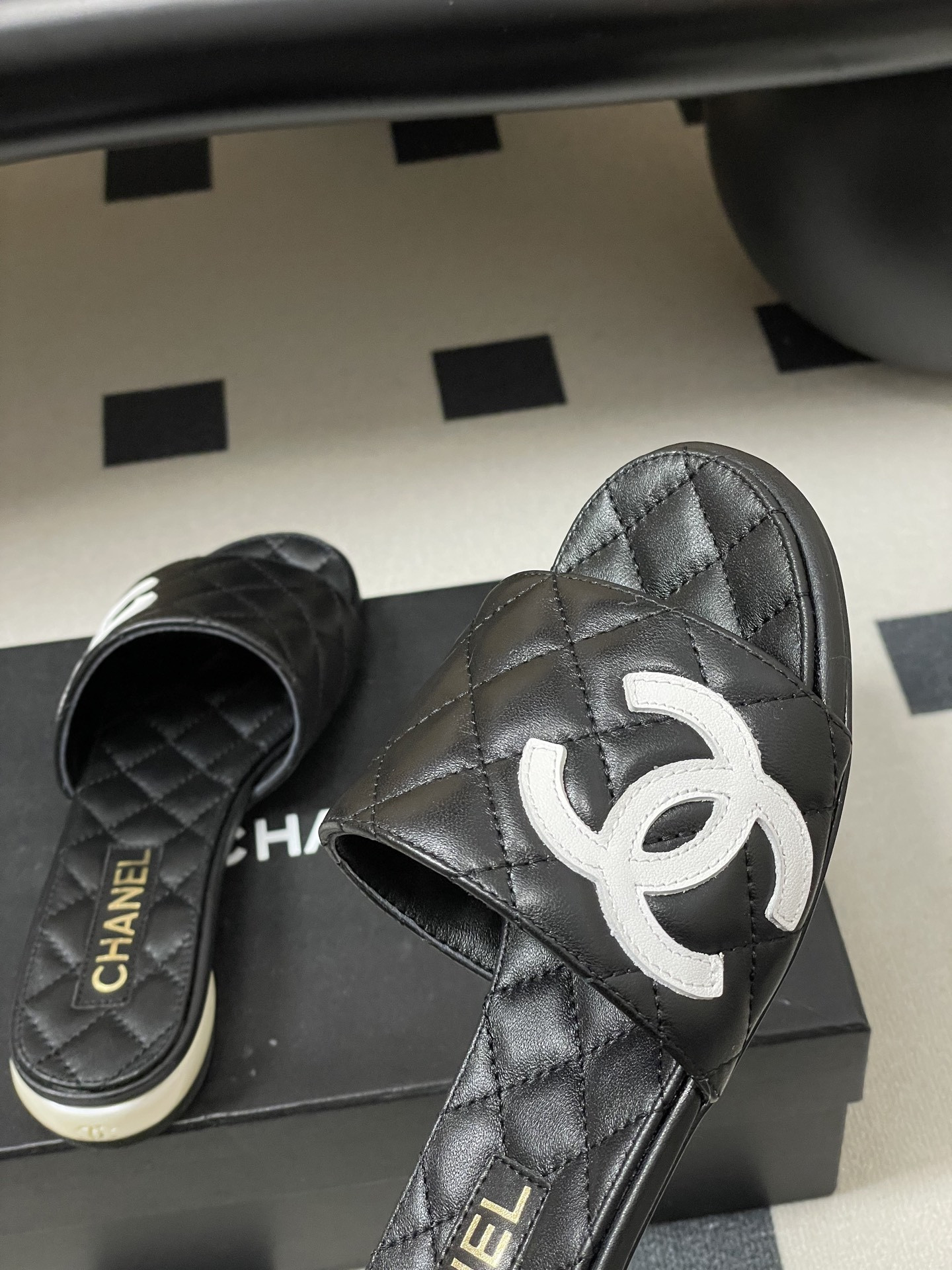 ua Ch**el slides
