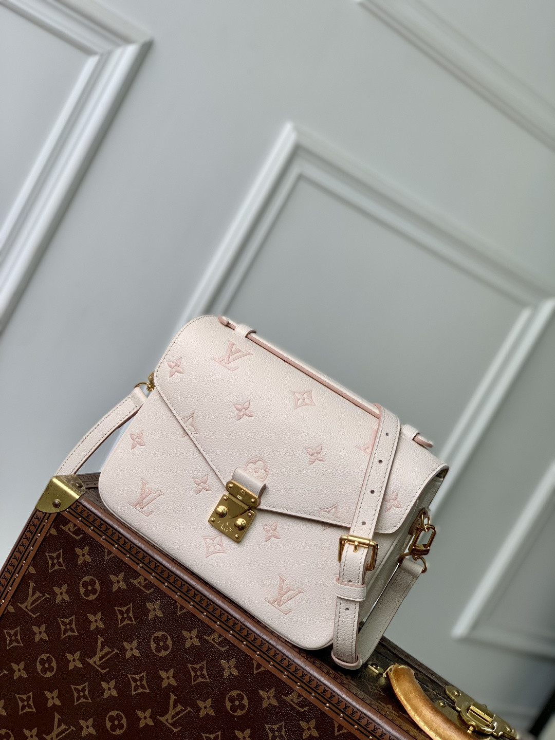 LV Pochette Métis M14977 25x19x7cm