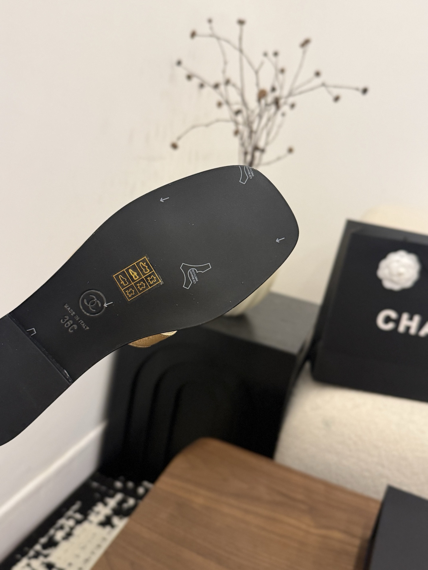 ua Ch**el honey slippers