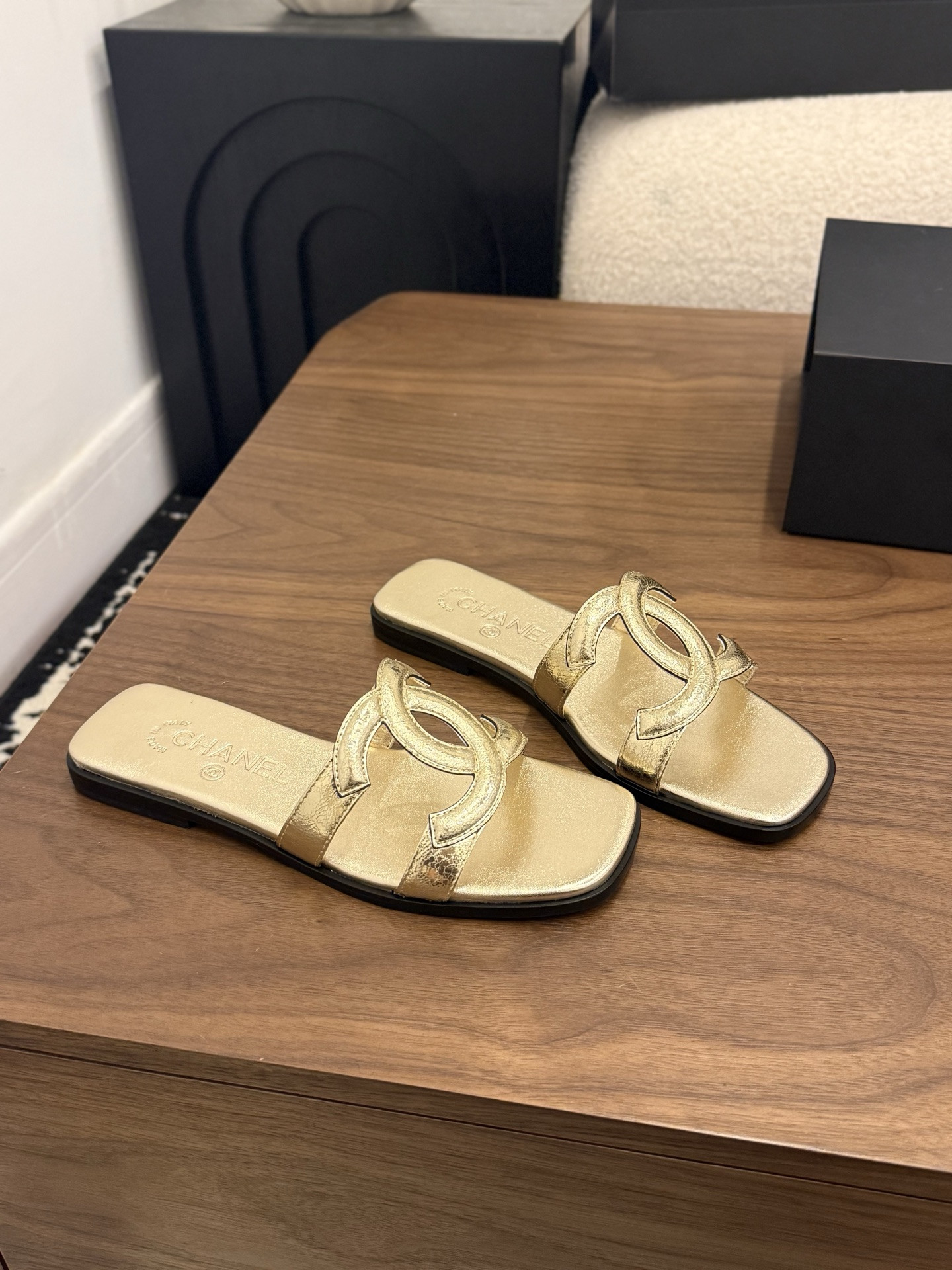 ua Ch**el honey slippers