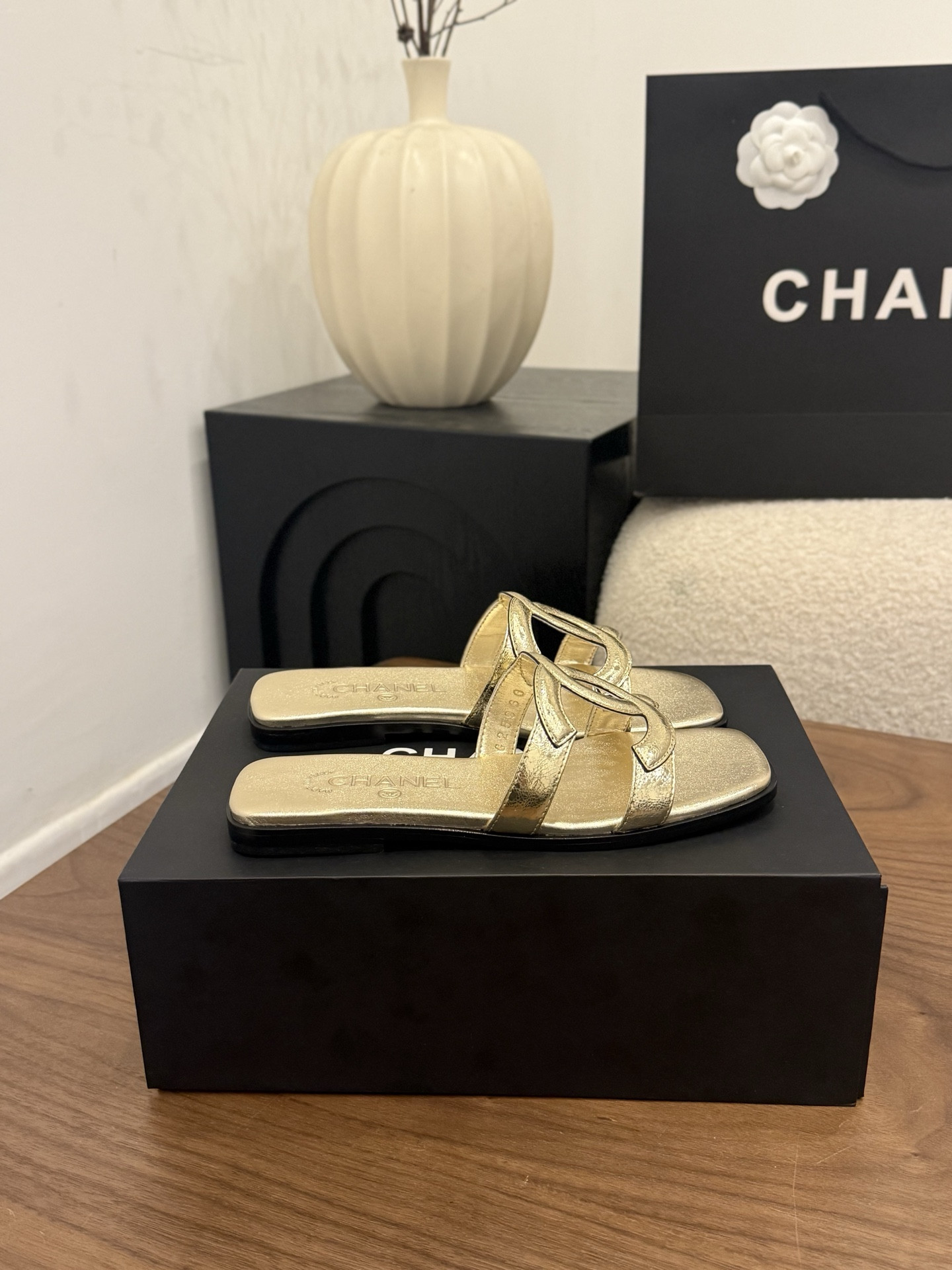 ua Ch**el honey slippers