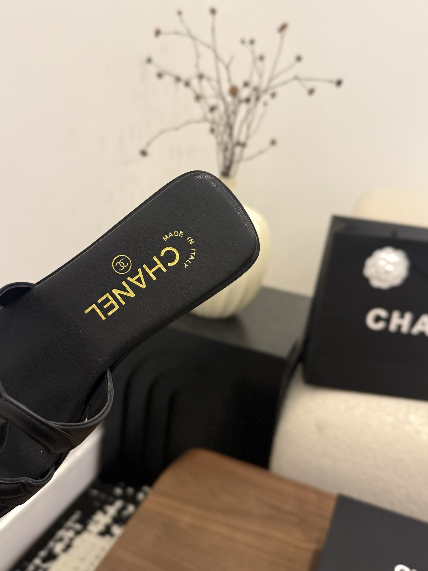 ua Ch**el honey slippers