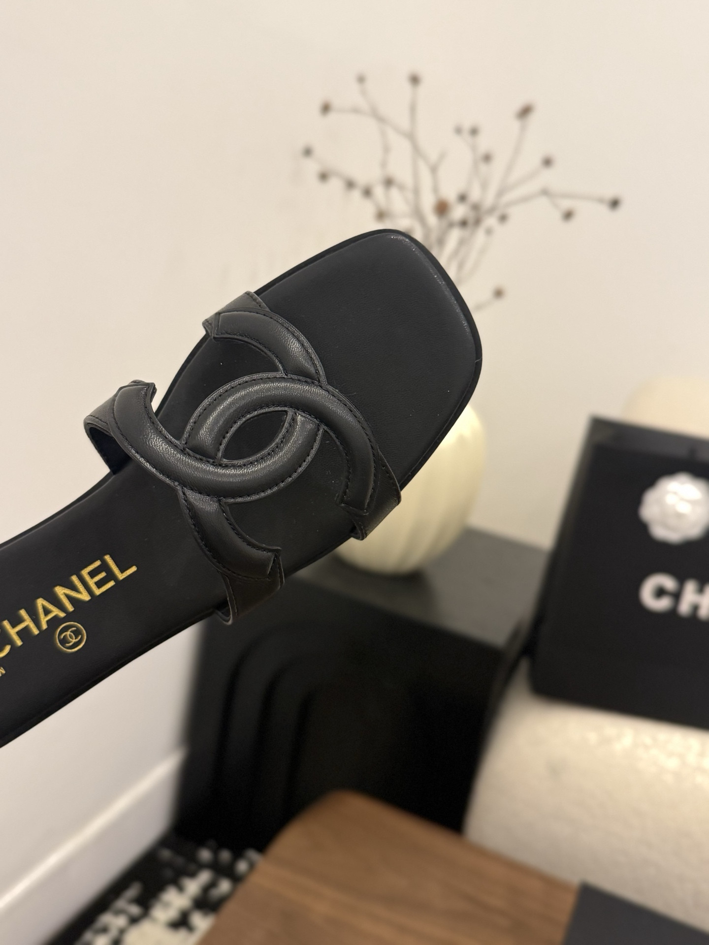 ua Ch**el honey slippers