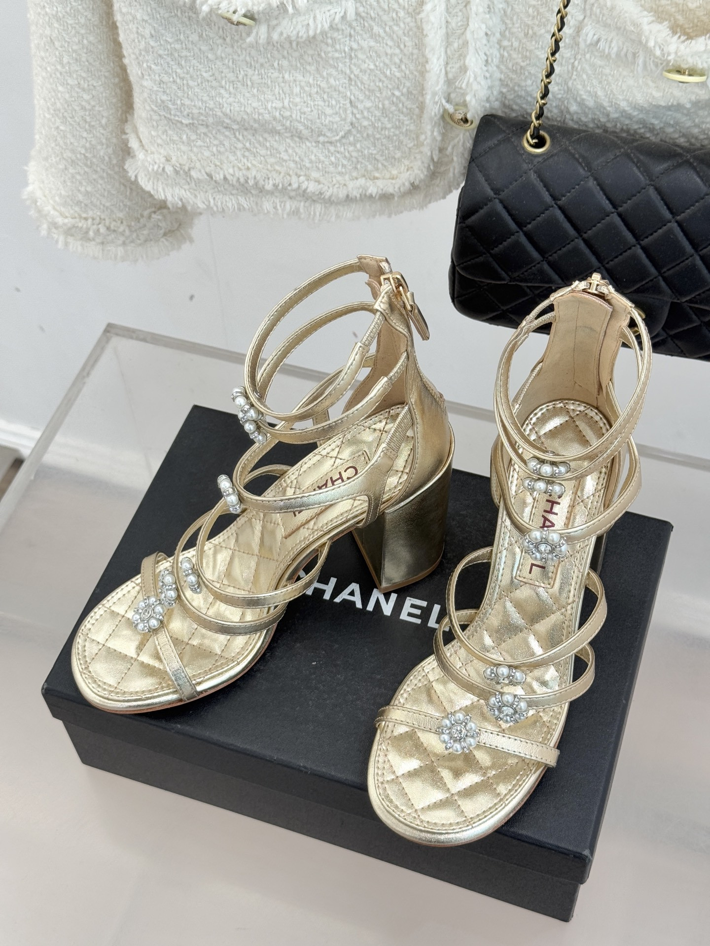 ua Ch**el sandals