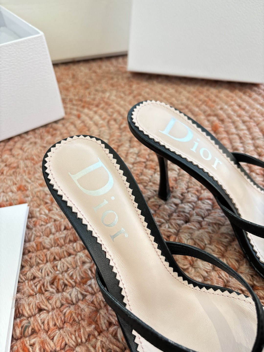 ua D10r slides