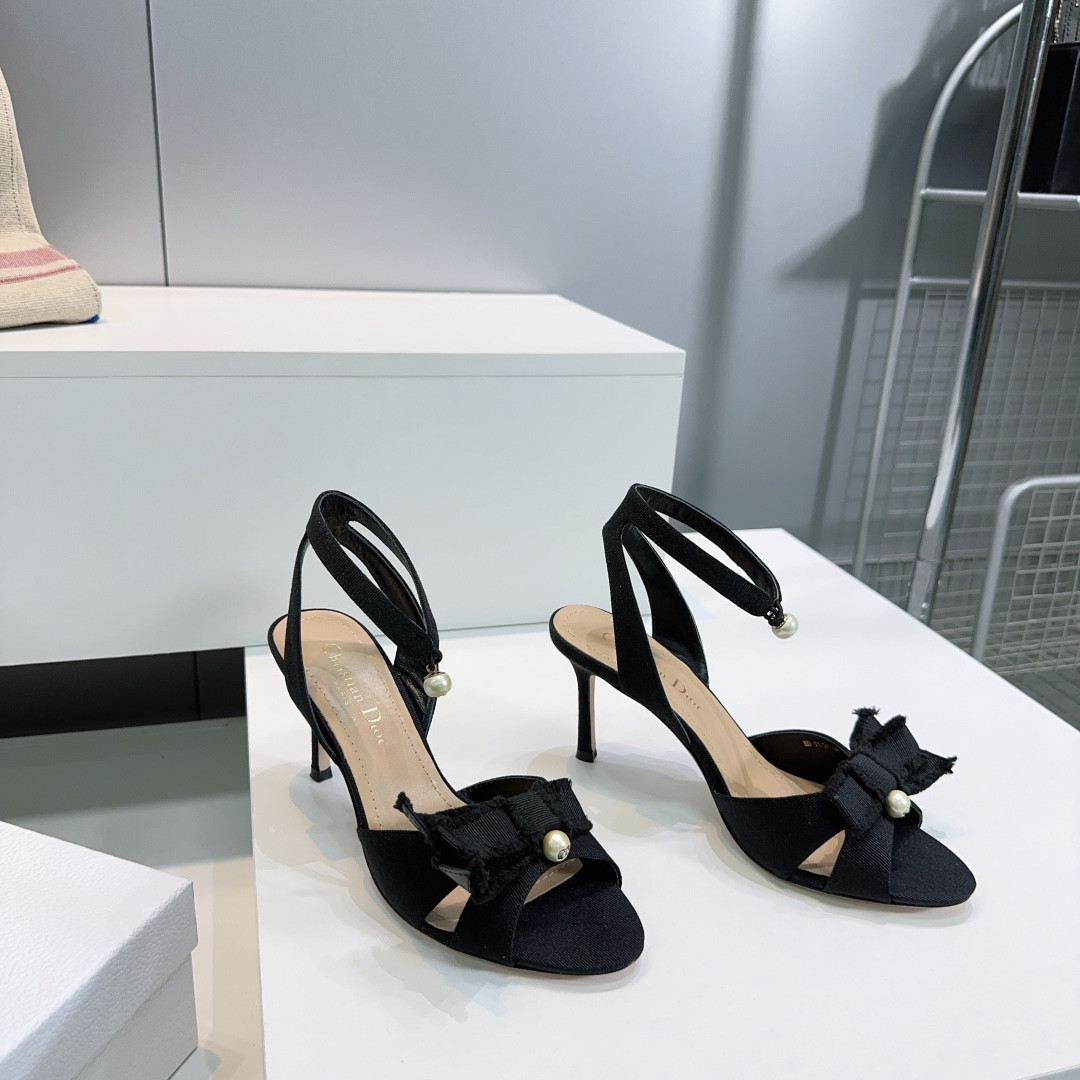 ua D10r aD10rable heeled sandal 9cm
