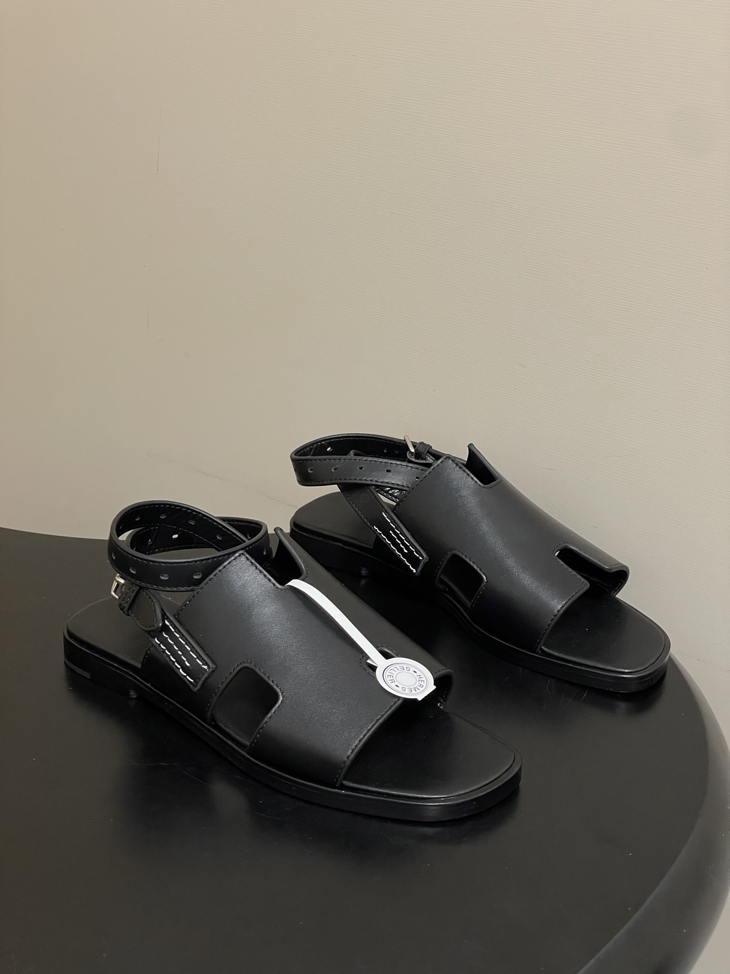 ua H**me5 maya sandal