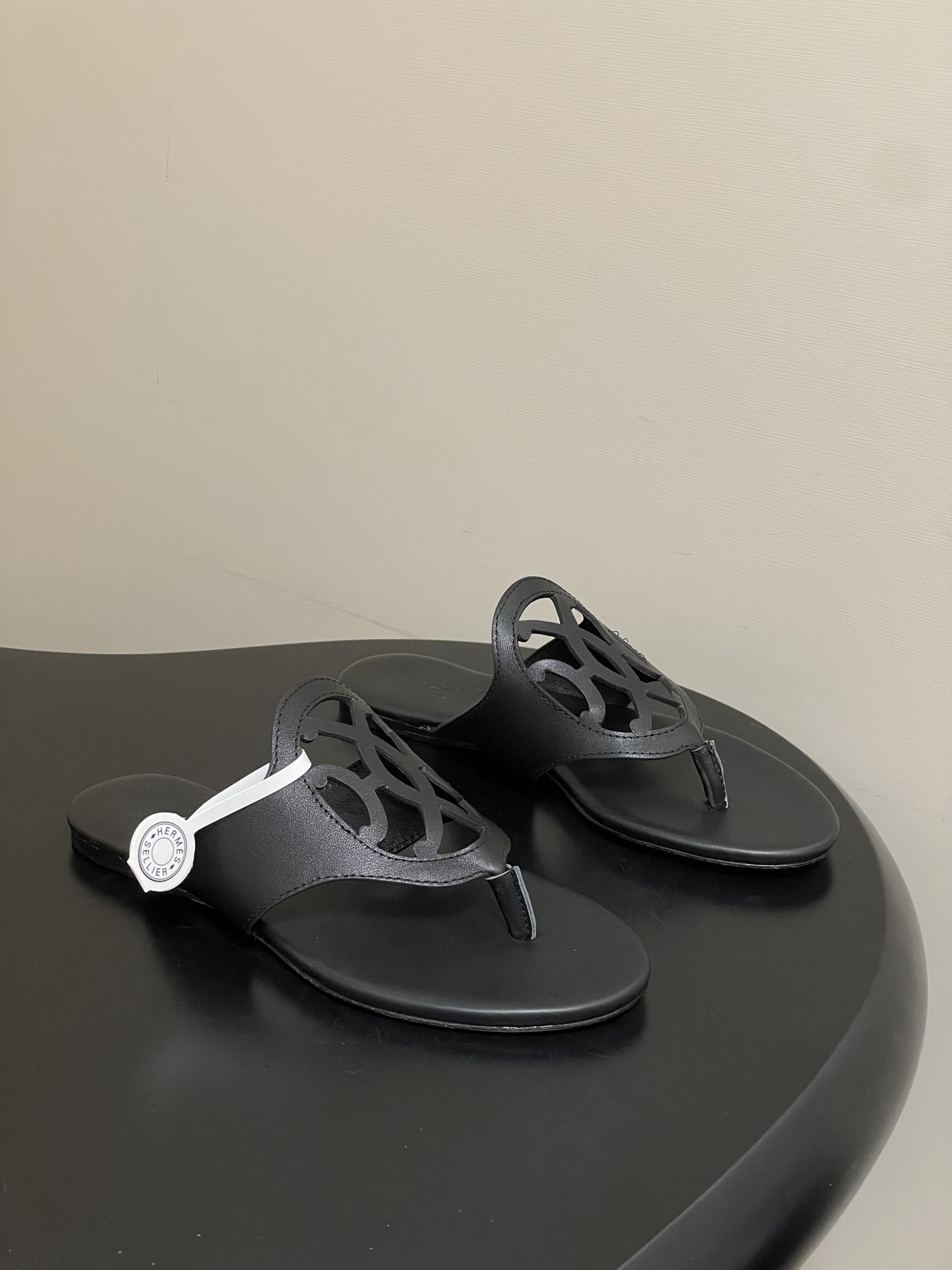 ua H**me5 mage sandal
