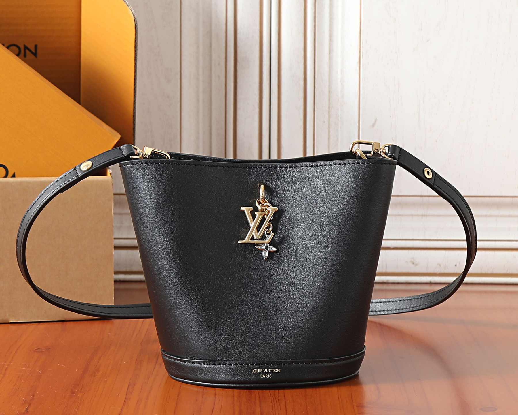LV Bloom Mini Hobo M27260 16x17.5x11cm