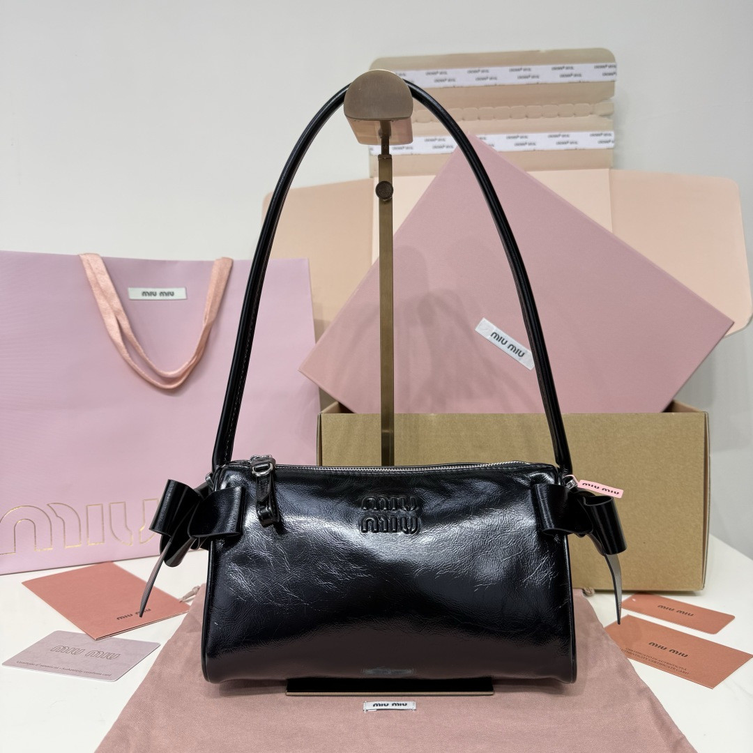 M1v M1v shiny leather pouch 12.5x21x9.5cm