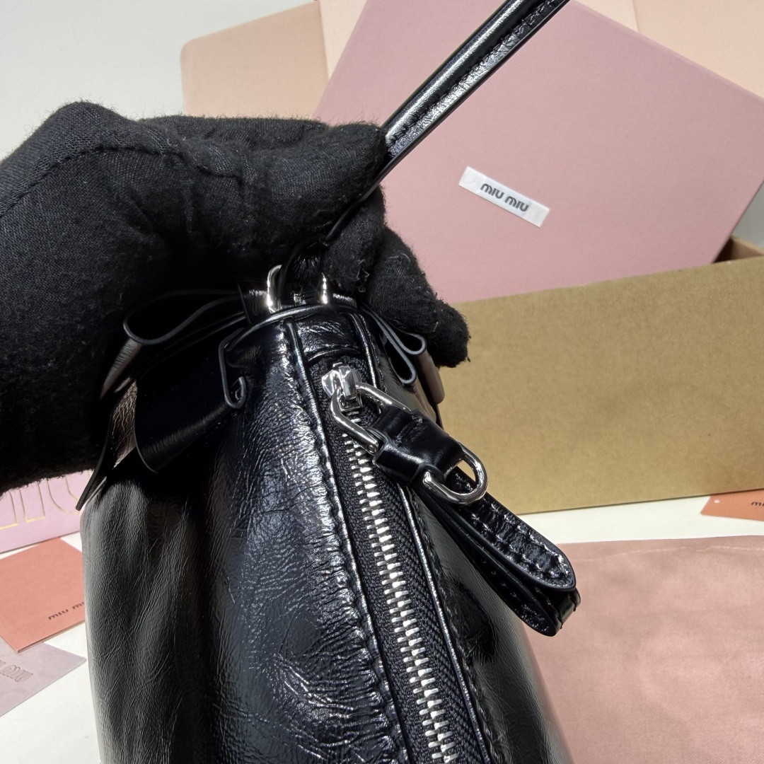M1v M1v shiny leather pouch 12.5x21x9.5cm
