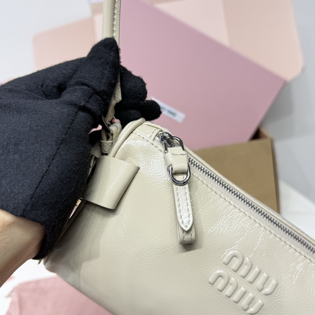 M1v M1v shiny leather pouch 12.5x21x9.5cm