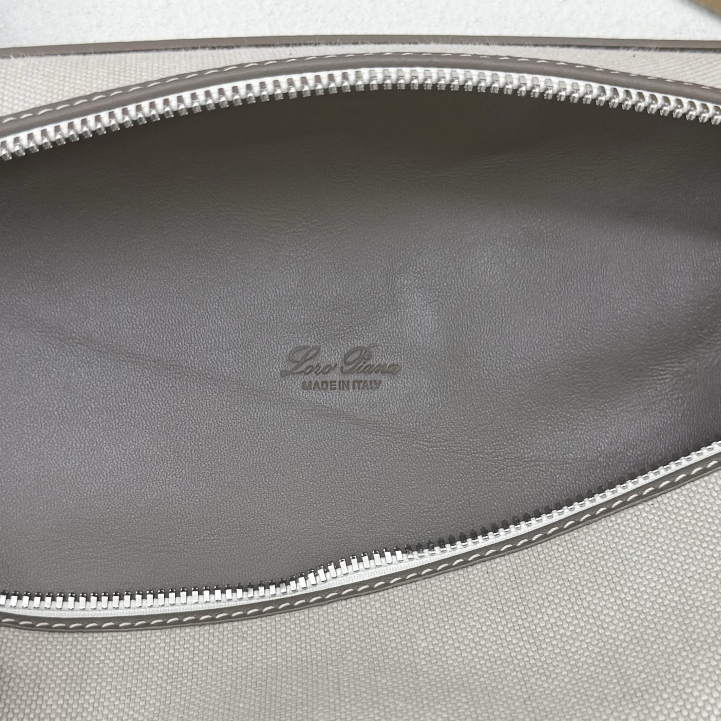 L0r0 P1ana extra pouch l29 29x18x5cm