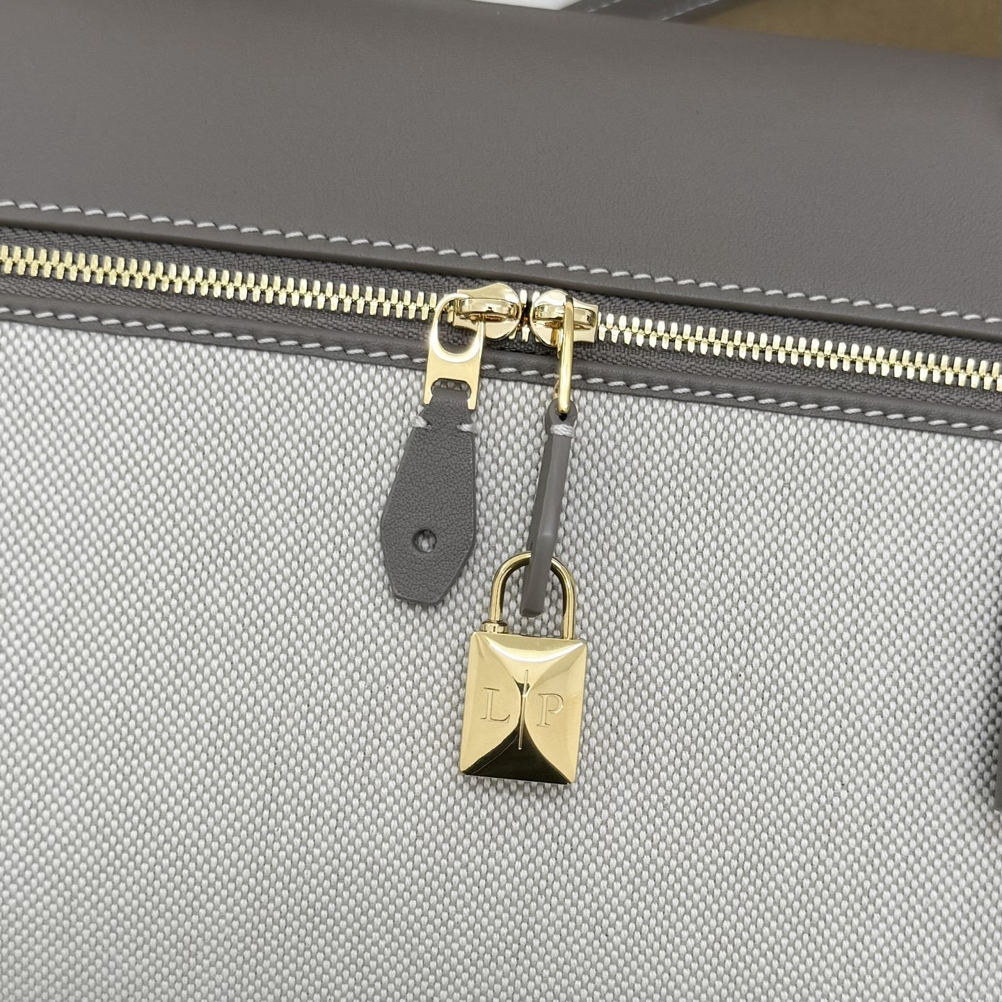 L0r0 P1ana extra pocket l27 16x27x10cm