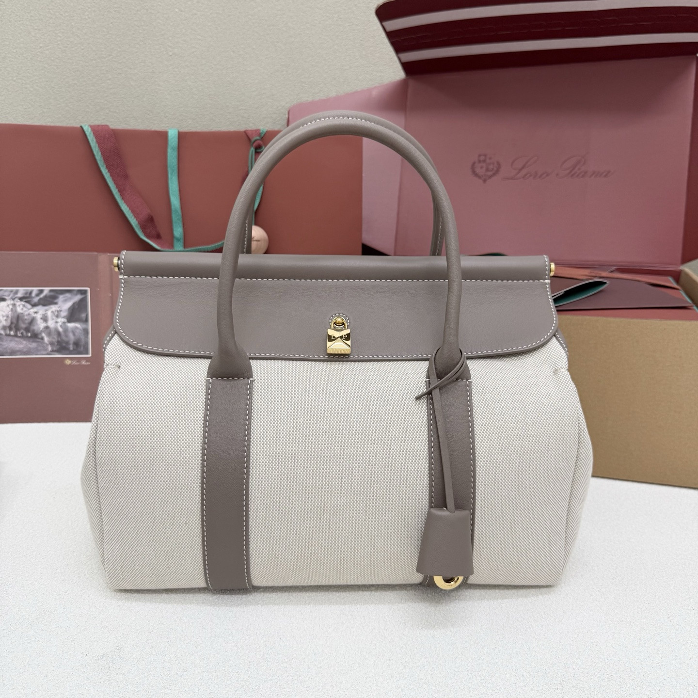 L0r0 P1ana loom bag l32 grained calfskin 33 x 23 x 18 cm