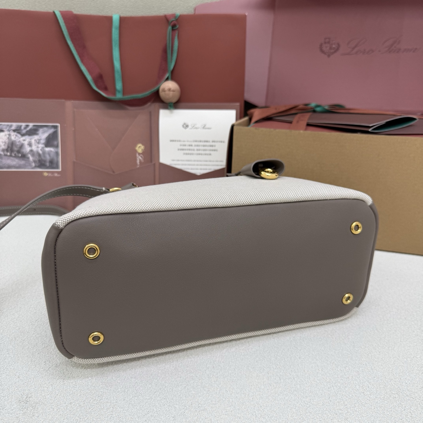 L0r0 P1ana small needle bag 31x15x16cm