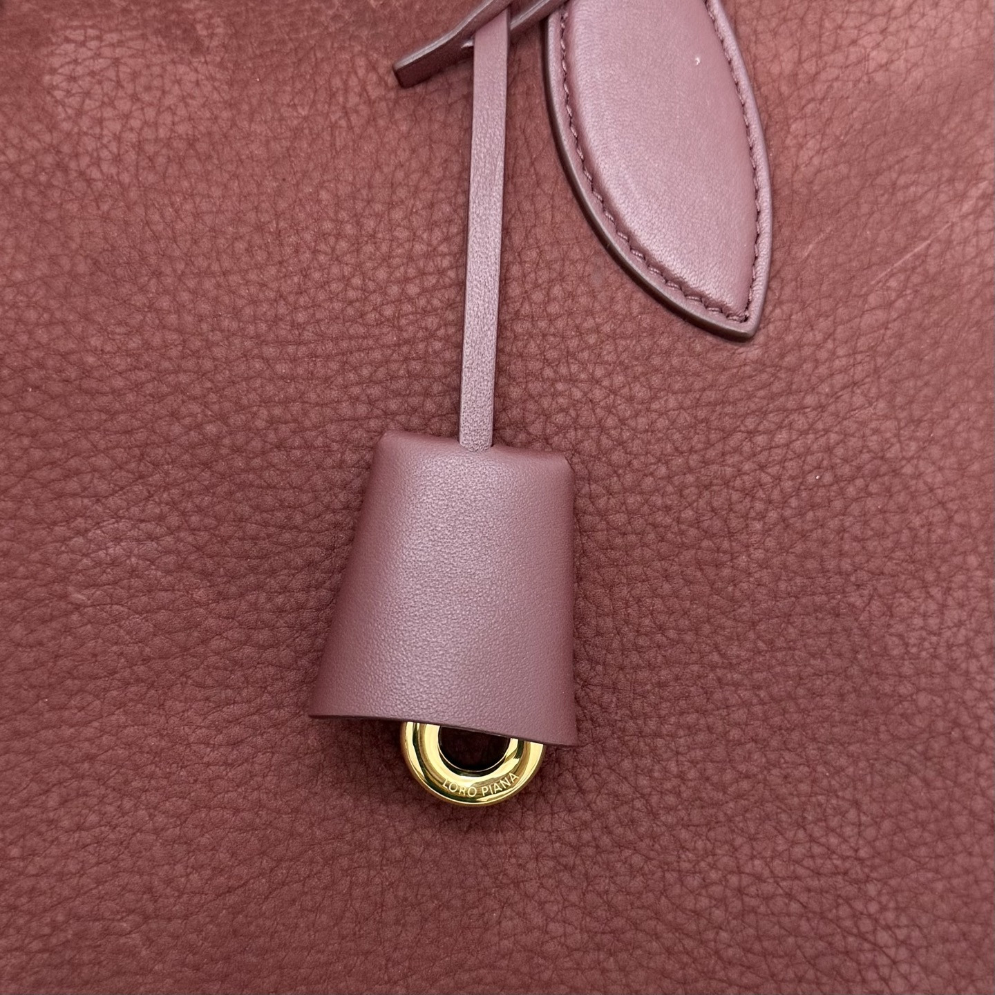 L0r0 P1ana needle 38x22x16cm