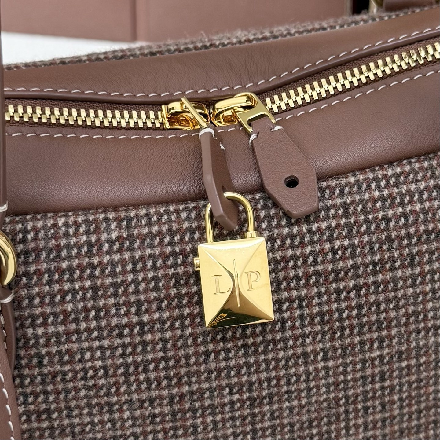 L0r0 P1ana small needle bag 31x15x16cm