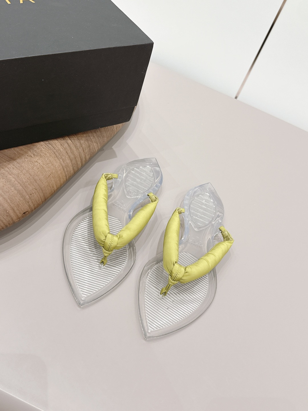 UA A1a1a INVISIBLE THONG Sandals