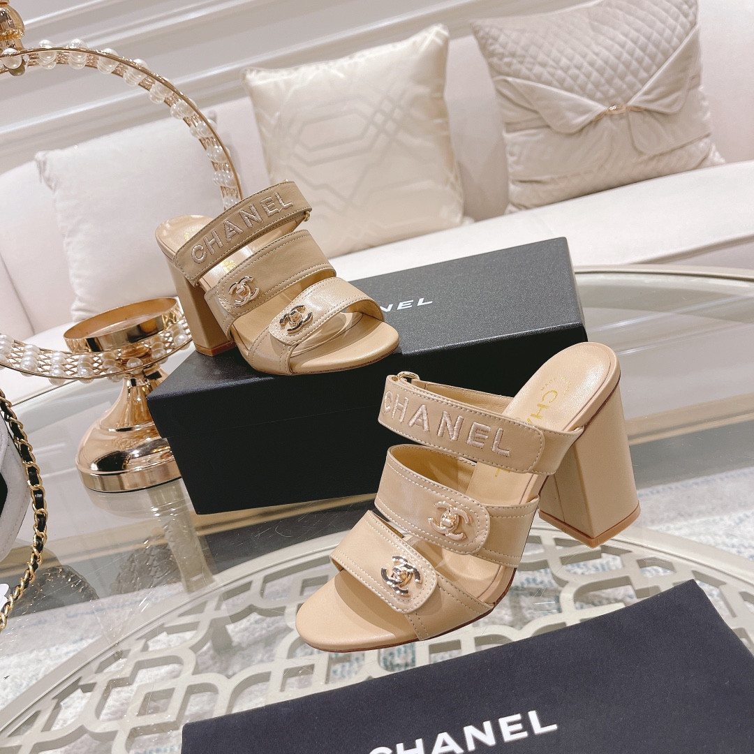 ua Ch**el sandal